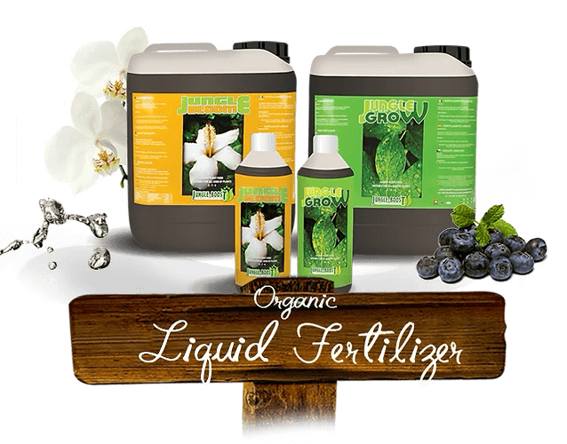 Organische Flüssigdünger von Jungle Grow, präsentiert in verschiedenen Flaschen mit Blumen und Heidelbeeren.