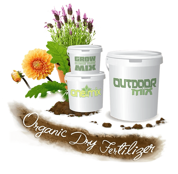 Drei Behälter mit organischem Trocken-Dünger für Pflanzenpflege, mit Aufschriften: Grow Mix, One Mix und Outdoor Mix.