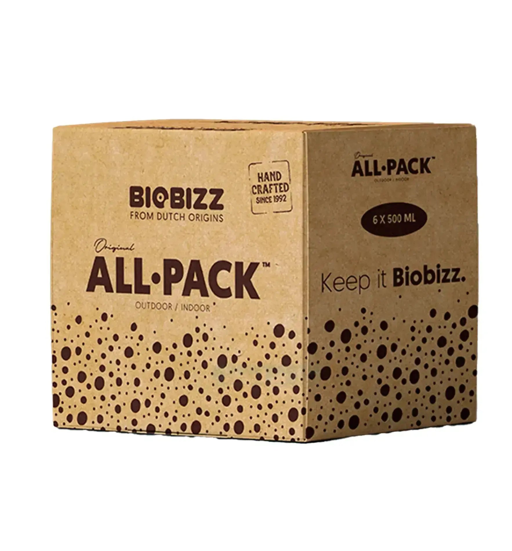 BioBizz All Pack Outdoor Bio-Dünger für Pflanzen, zeigt die Verpackung mit verschiedenen Bio-Düngemitteln in einer Outdoor-Umgebung