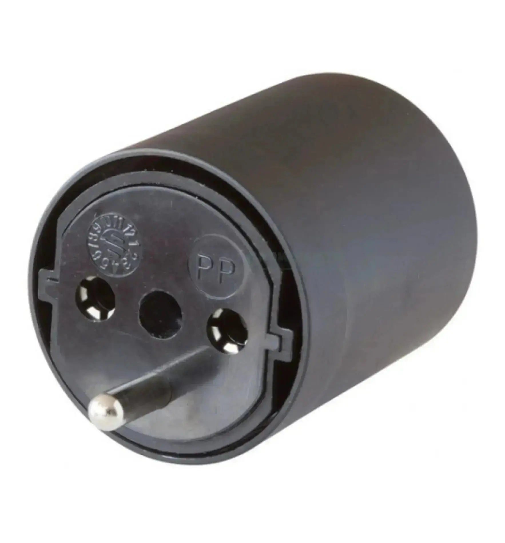 Brennstuhl Steckeradapter für DE auf CH, elektrischer Stecker für sichere Stromverbindung, auf weißem Hintergrund.