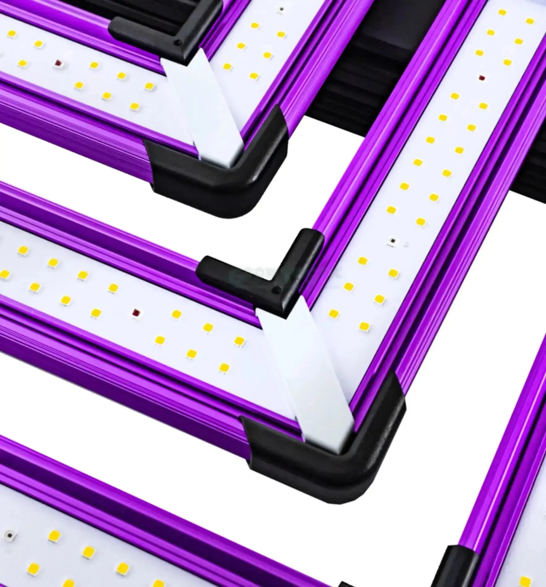 LED Pflanzenleuchte Lumatek ATS300W Pro 2,7 mit modernen LEDs für effizientes Pflanzenwachstum, auf einem weißen Hintergrund.