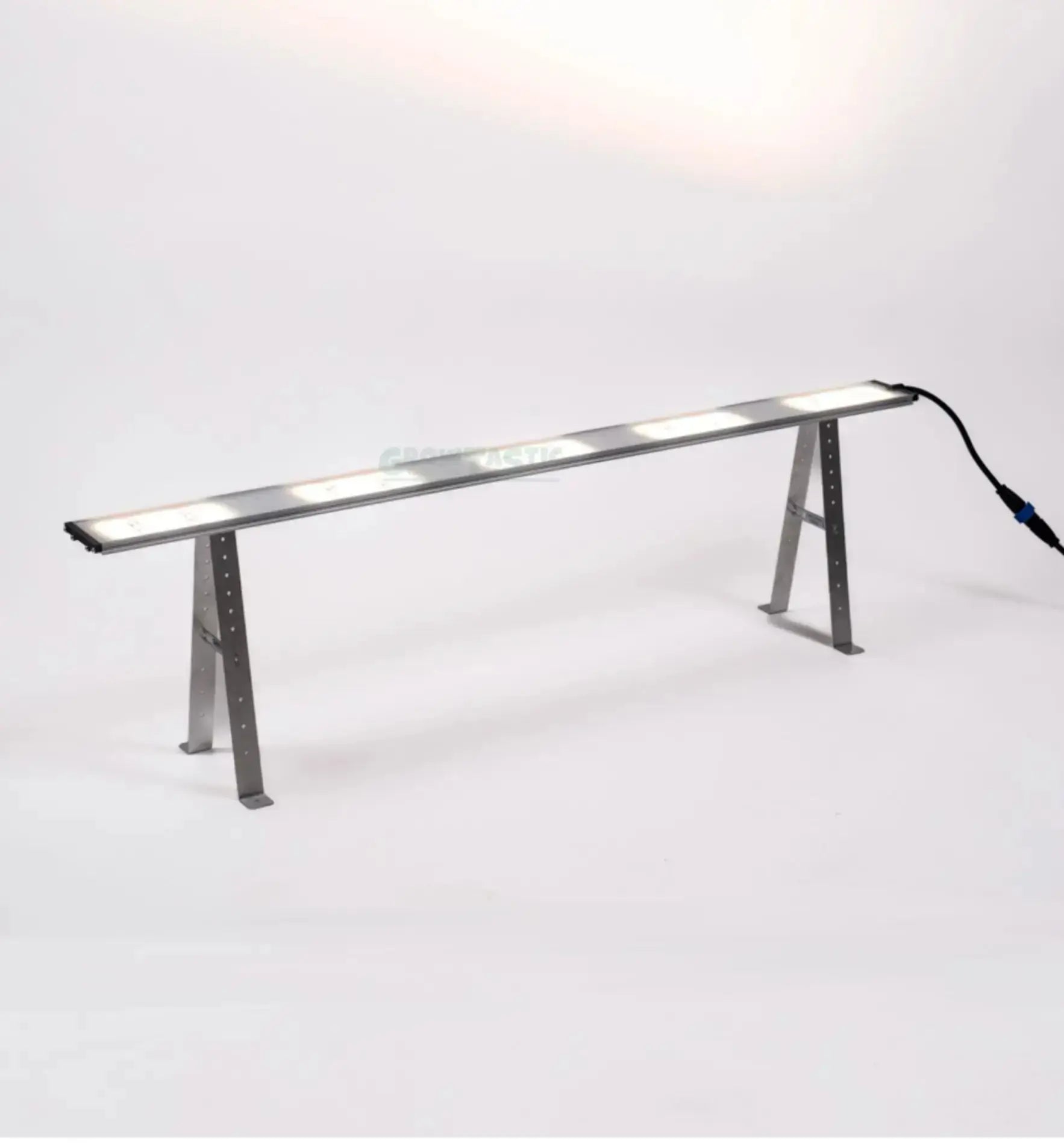 SANlight Stixx 4-100 Undercanopy & Toplight LED 3