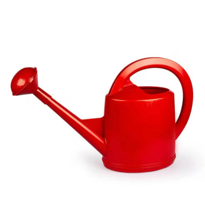 Stöckli Giesskanne aus robustem Kunststoff, ideal zum Gießen von Pflanzen im Garten, in natürlichem Design.