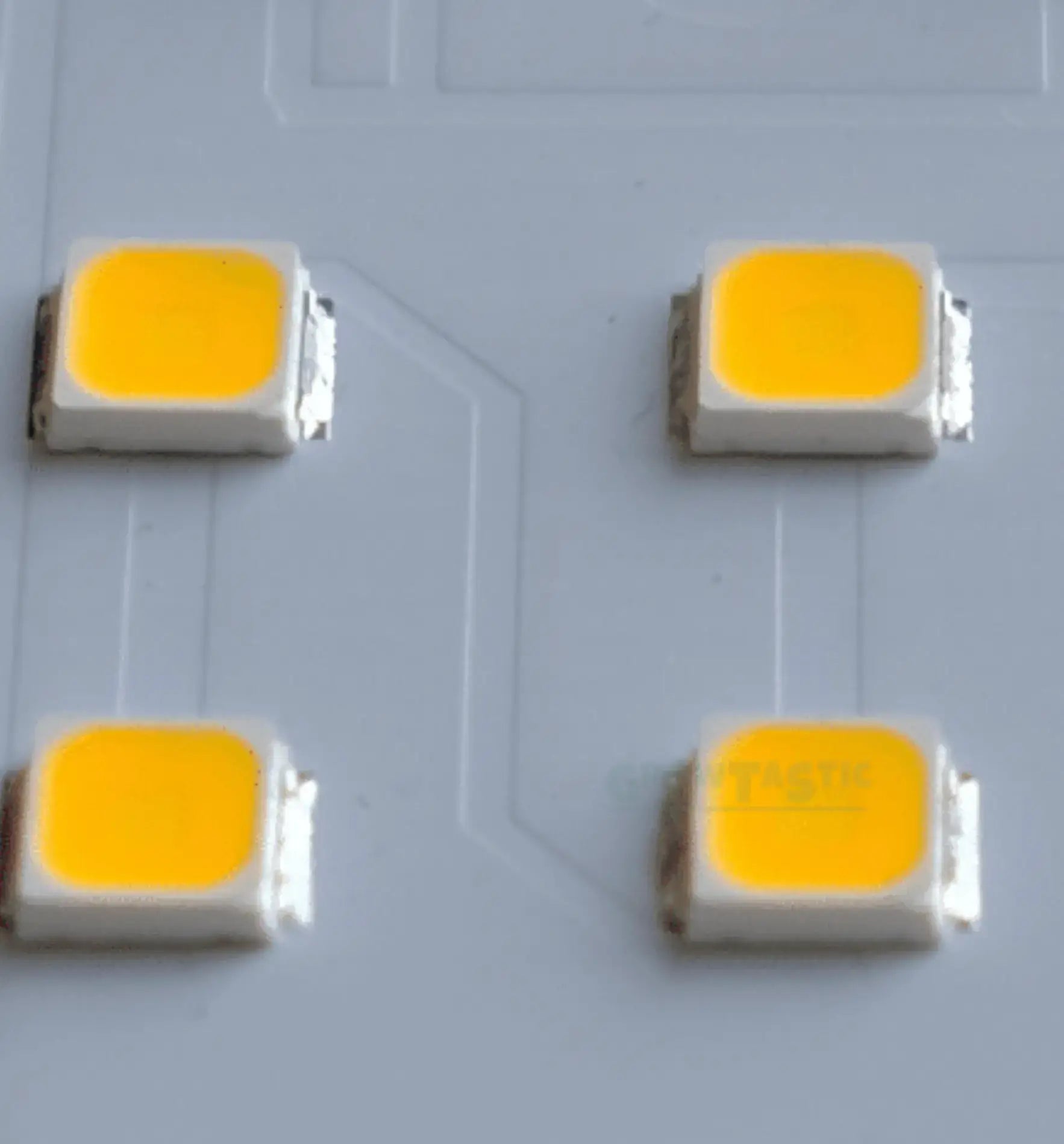 SANlight EVO Set 4-120 1.5 LEDs auf einer Platine, ideal für 120 × 120 cm Growflächen.