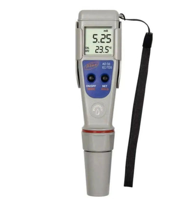 Adwa 32 EC-Meter, ein pH Messgerät in handlicher Form, zeigt pH-Wert und EC-Wert für präzise Wasseranalysen.
