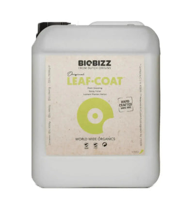 BioBizz Leaf Coat Pflanzenschutz-Spray auf Pflanzen, grüner BioBizz Pflanzenschutz für gesunde Blätter und Pflanzenpflege