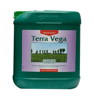 Canna Terra Vega Dünger in 1-Liter-Flasche, ideal für Pflanzenwachstum, mit grünen Blättern und Blüten im Hintergrund