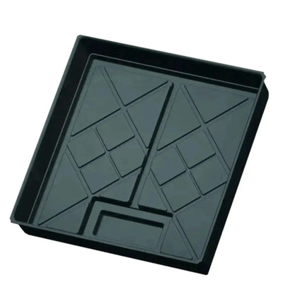 Ein quadratischer GrowTable GrowTOOL Tisch aus robustem Material, 57 x 57 cm, ideal für Grow-Setups, in neutralem Design.