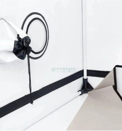 Homebox® Q Growbox in Standardgröße mit quadratischem Aufbau, perfekt für den Anbau von Pflanzen in Innenräumen.