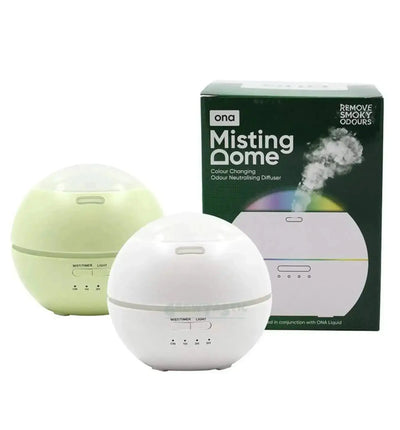 Weiße Ona Liquid Misting Dome zur Geruchsneutralisation, kompakte und elegante Raumduftlösung für frische Luft.