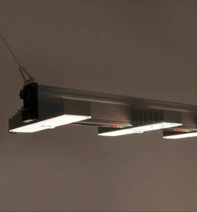 SANlight EVO Set 4-120 LED Pflanzenleuchte, energiesparende Grow-Leuchte für gesunde Pflanzen, in schwarzem Gehäuse.