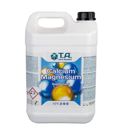 Terra Aquatica Calcium Magnesium Dünger-Flasche, 1 Liter, zeigt das Produkt mit Flasche und Etikett, für Pflanzenpflege.